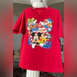 Disney men’s and women’s red 4 of July T shirt with Micky, Goofy, Donald, Pluto